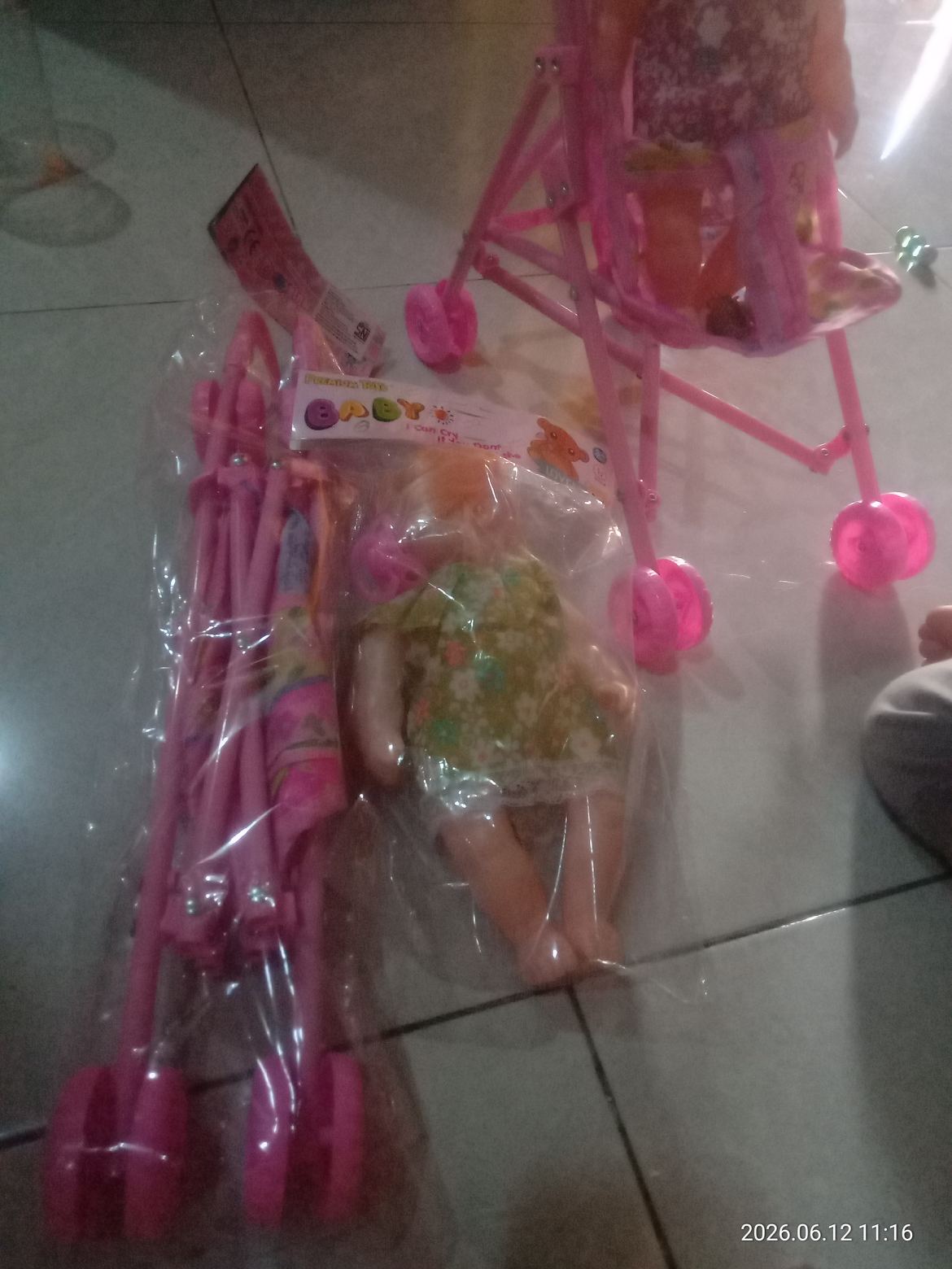 Foto iklan Mainan boneka nangis+troller 1