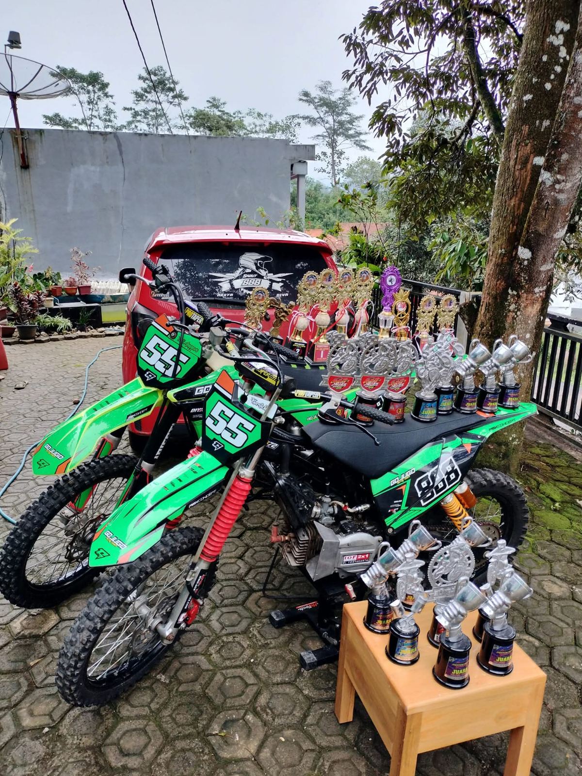 Foto iklan Kawasaki klx spek kompetisi, kaki kaki bule 3